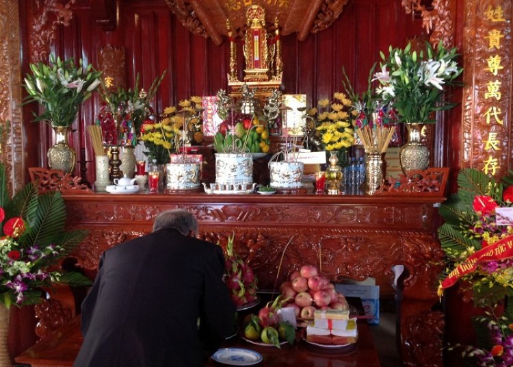 Bàn Thờ Gia Tiên Gồm Những Gì? Cách bài trí Bàn Thờ Gia Tiên Chuẩn