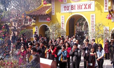 Đi Chùa Sao Cho Đúng: Lợi Ích Tâm Linh và Tinh Thần